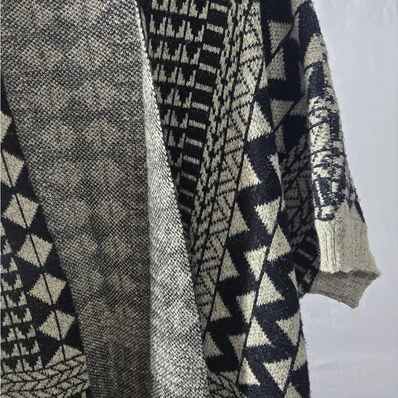 Boho Western Open-Front Tribal Pattern Fringe Sweater - Black & Cream - Picture 5 of 13